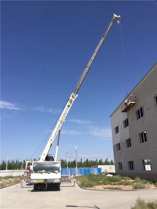 开平区“轻装强干”—— 吊车的 “轻量化臂架” 技术