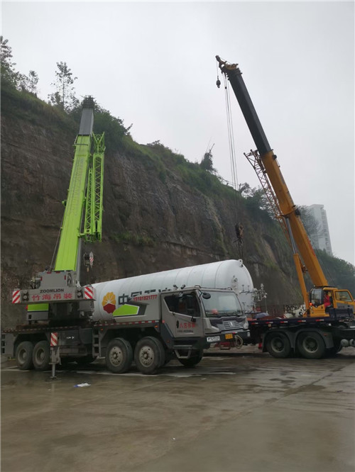 开平区“不怕风雨冻”—— 吊车的 “恶劣环境适应” 技术